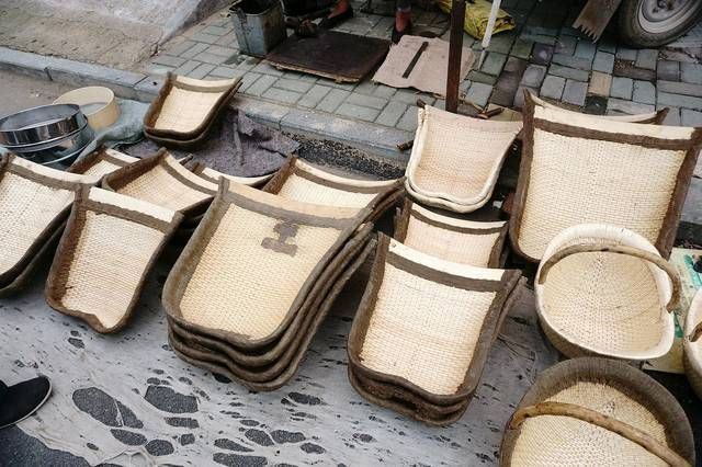 大集上老人卖多年不见的稀罕物,以前你家也有,75元一个值吗?