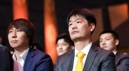 韩佳奇|深夜23点!国足官宣争议决定:李霄鹏遭质疑,球迷吐槽声一片