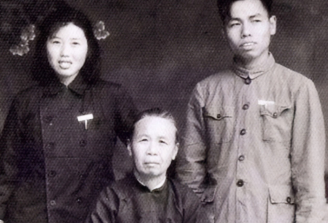 李逸野&重庆88岁著名书法泰斗李逸野,因不满丑书当道,宣称退出书协