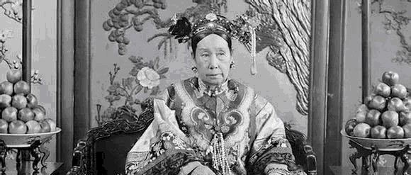清朝|慈禧太后第一次见到电灯泡,说了句很无知的话,让人哭笑不得