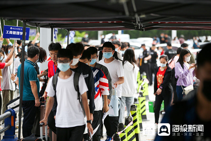 朝气蓬勃！实拍山东工商学院“小萌新”报到现场|图集 | 小萌