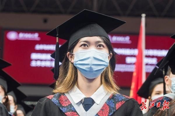 大学|大学毕业典礼，也是面向社会的一堂“思政课”丨长江评论