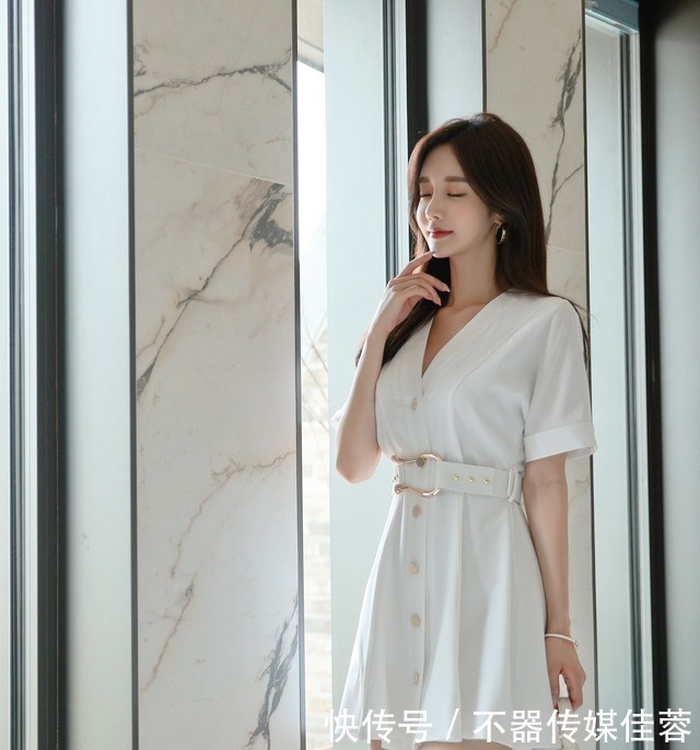 日常穿搭|女神孙允珠时尚穿搭:职场与日常必备的西装裙,优雅时尚