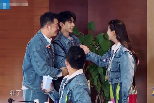 蔡徐坤出场李晨夸他瘦了，沙溢夸他帅了，但baby的赞扬他最爱听！