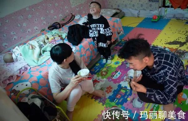 妈妈|“最抠”妈妈,把免费婴儿尿裤当卫生巾用,背后故事让人流泪……