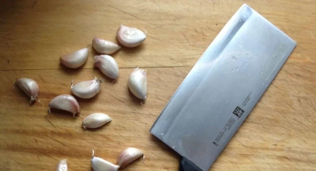 养花|自制养花杀菌水,7天浇一勺,花不生虫不烂根