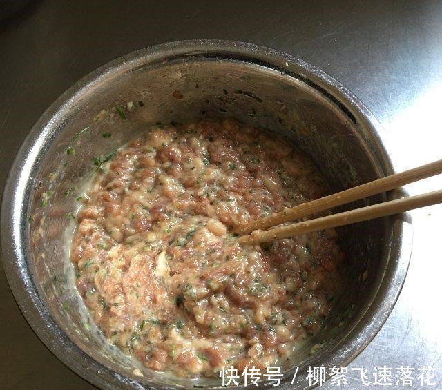 萝卜包子,皮薄馅大,暄软鲜香!