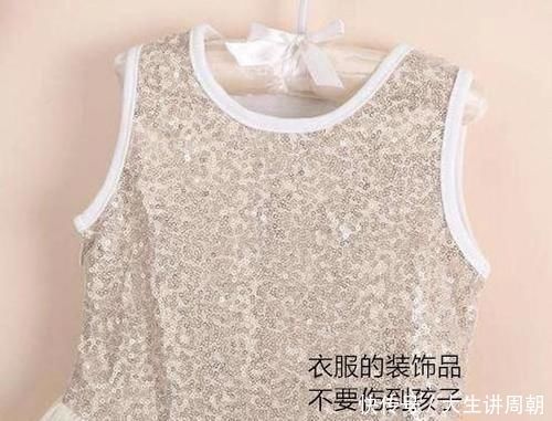 孩子|四岁女孩身上常有淤青，父母查幼儿园监控，得知罪魁祸首后很羞愧