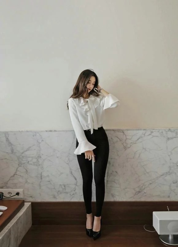 心动|街拍貌美如花的小姐姐,十足的气质,一举一动要让人心动