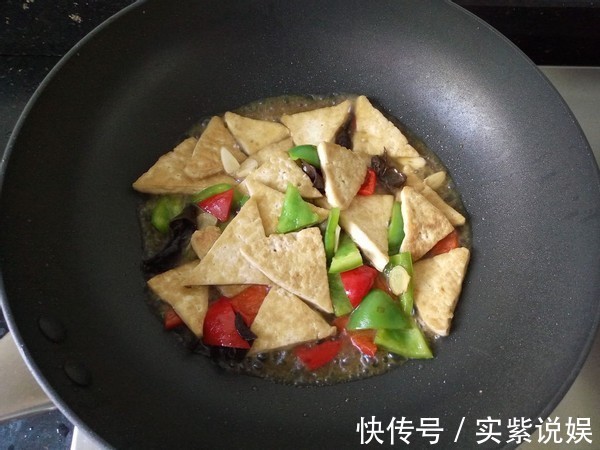 家常豆腐|豆腐此做法比肉都好吃，外酥里嫩，两块钱一大盘，全家抢着吃