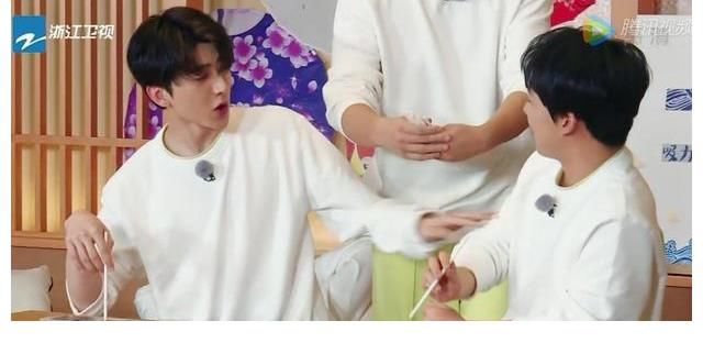 周洁琼|游戏中扒沙溢裤子,逼郭麒麟使用旧吸管,《奔跑吧》蔡徐坤惹争议