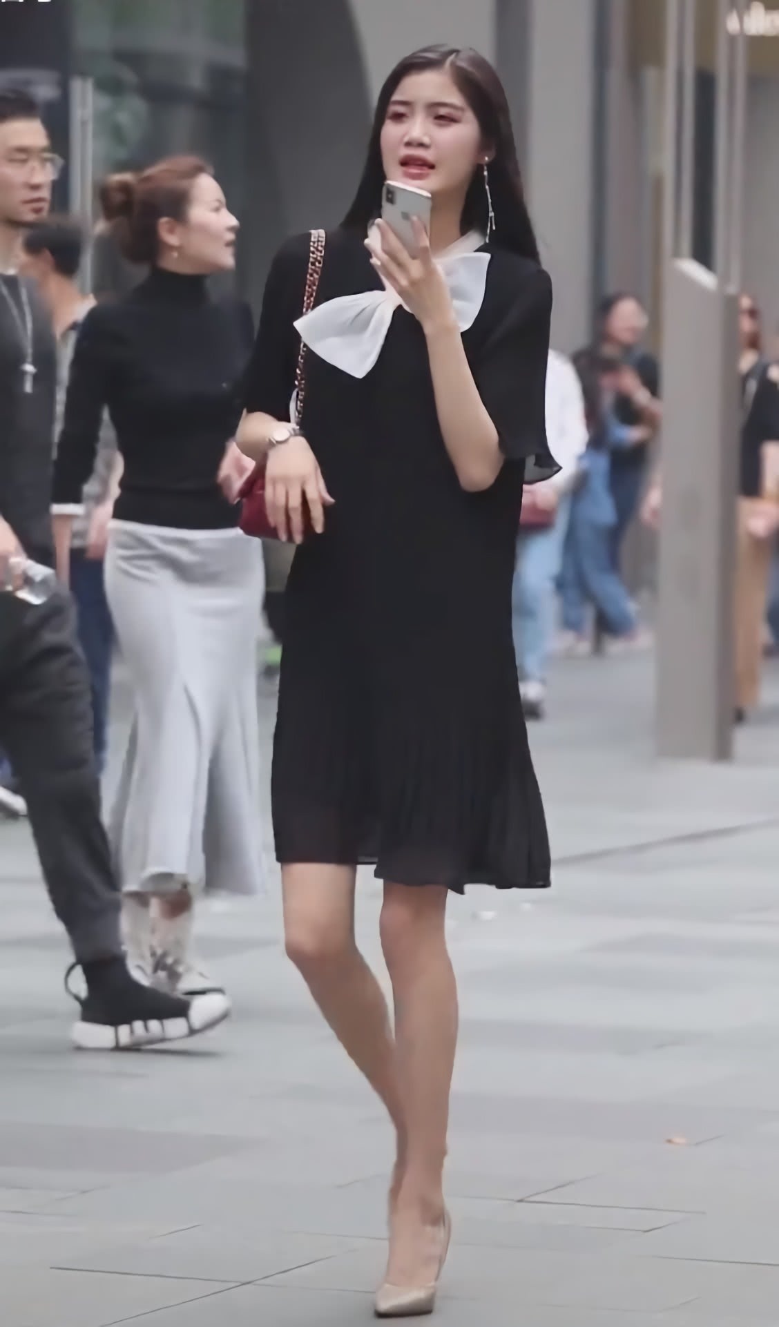 高跟鞋|街头蹦出一款新鞋子叫“你以为我没穿鞋”,其实跟高10厘米!