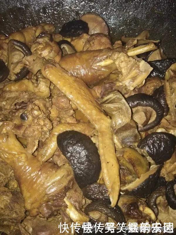 第一次去东北朋友家,5个人只做2个菜,真抠!菜上桌后我保持沉默