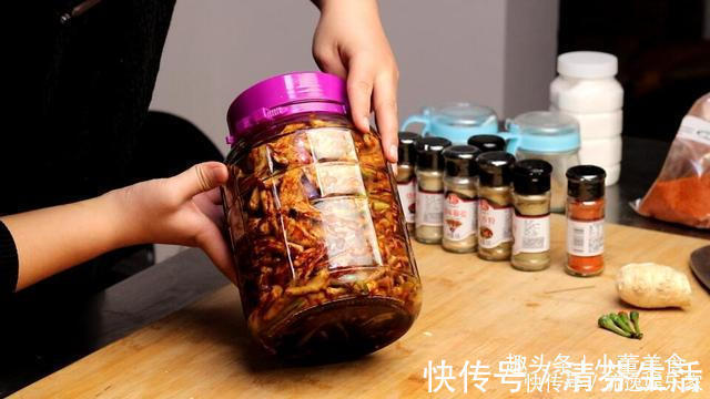 小董|腌萝卜好吃有诀窍,老妈30年秘制配方,简单又好吃,拿肉都不换