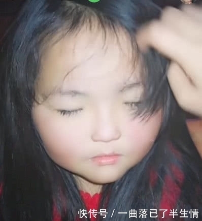 小萝莉|奇闻:小萝莉天生“异瞳”,当她睁开眼的瞬间,感受到二次元气息