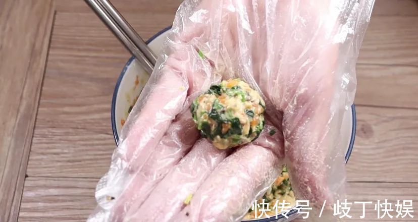 丸子|别再怪宝宝不爱吃蔬菜了,换个做法,宝宝吃一口就爱上,辅食首选