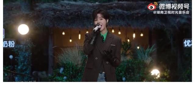被惊艳到了!郁可唯改编演唱凤凰传奇歌曲 这个表演好有魅力