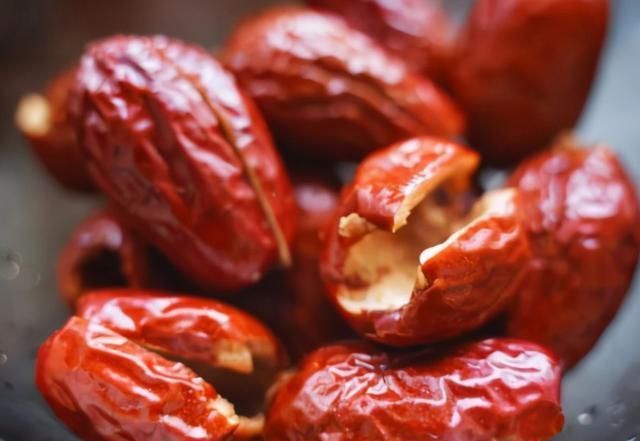 梨膏|秋梨膏别去超市买,学会古法熬制,不放一滴水,孩子吃润燥更润肺