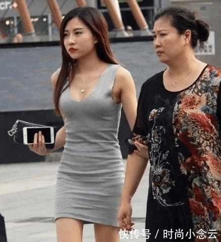 灰色|灰色无袖联连衣裙的穿搭,大方精致,彰显时尚感