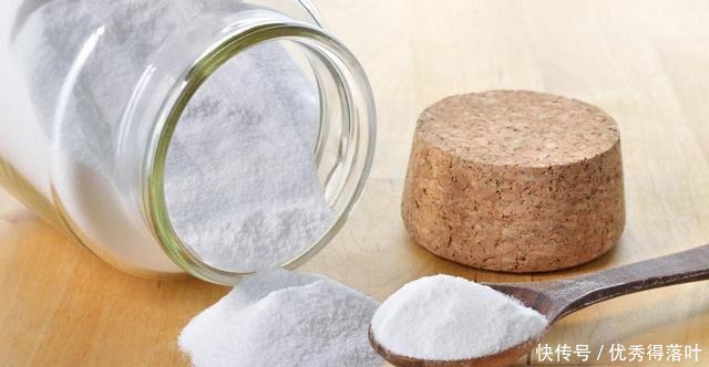 都是白色粉末，小苏打和食用碱有啥区别用法差别大，别再用错了