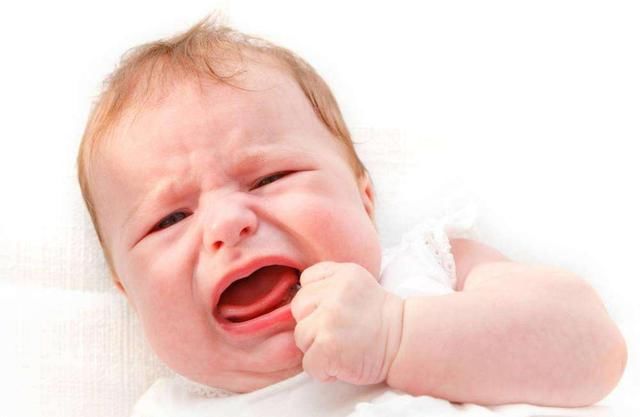 张大嘴|宝宝伸舌头的时候留个心 如果舌尖是这个形状一定要注意