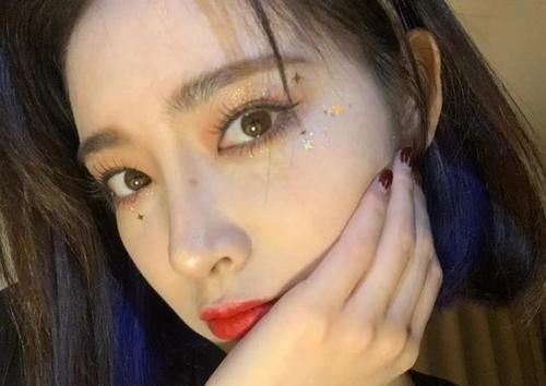 眼睛上有星星？Bling Bling的珠光眼影超级仙气！