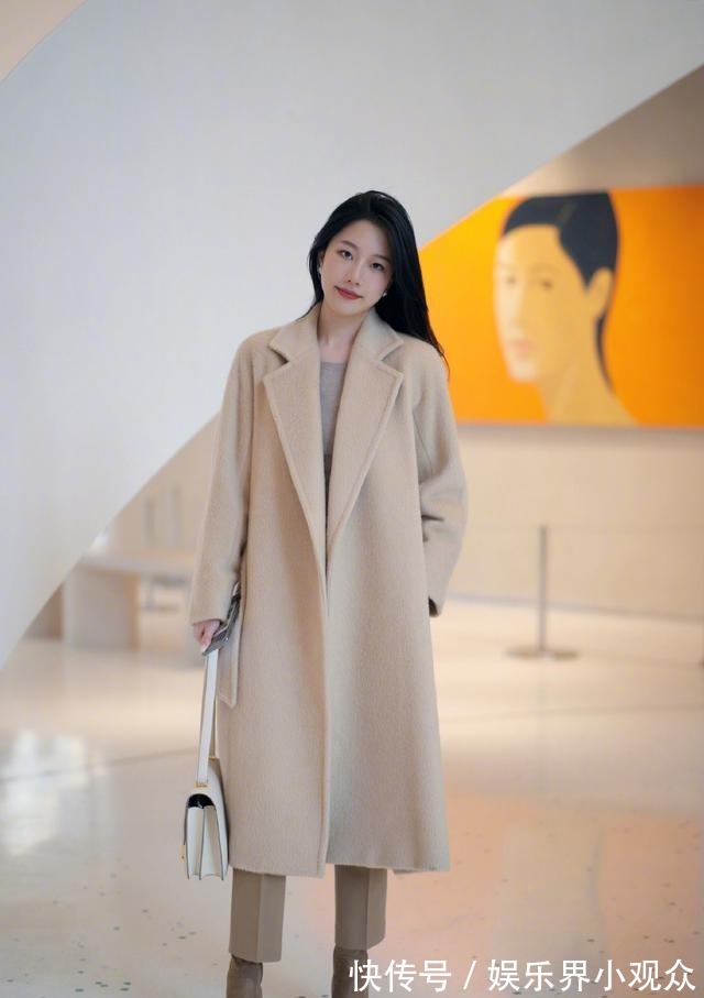 小脚裤 衣服穿不对，显胖又累赘！过年入手“大衣+长裤”，显瘦还很时髦！