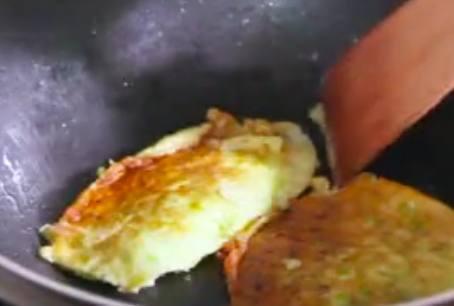 2个鸡蛋,3片白菜,这样简单一做,全家人抢着吃呢!