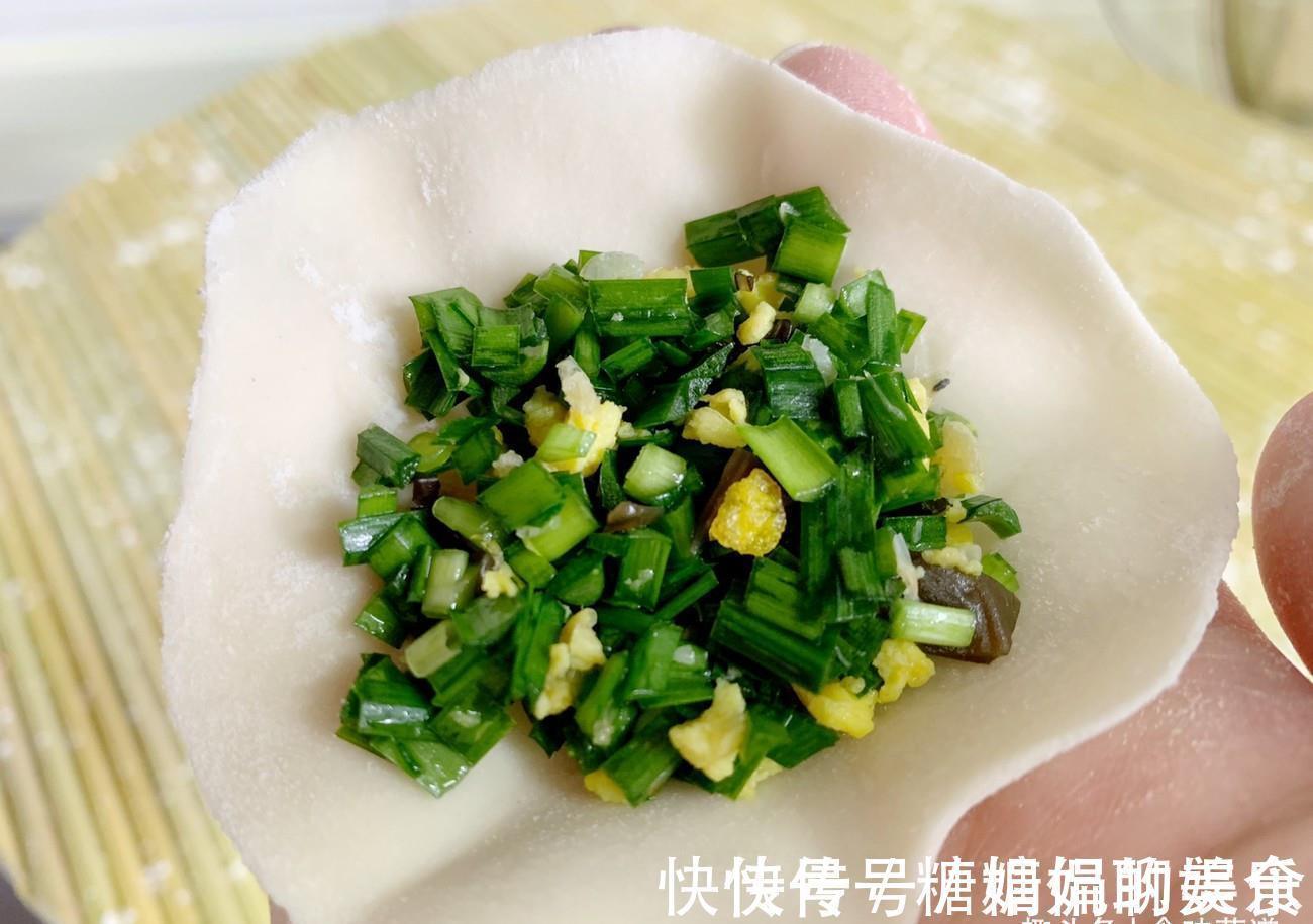 饺子皮|韭菜馅要怎么调才好吃？牢记“3不放”，饺子鲜嫩多汁，没有异味