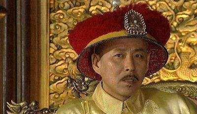 饿死|索额图帮康熙擒鳌拜,平三藩,晚年却被活活饿死,只因得罪一人