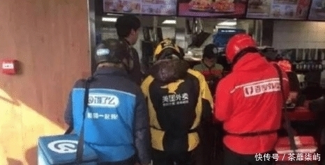 鱼肉|酸菜鱼里没有鱼肉,外卖员和商家争吵后,往顾客餐点里放烟头