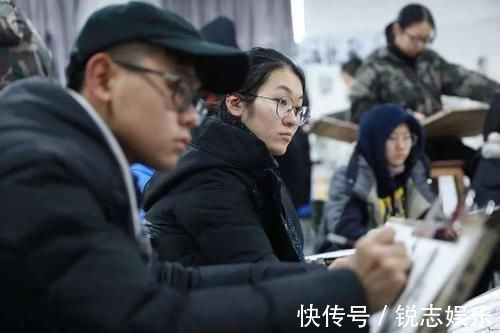 学渣$美术考试的最后5分钟,学渣再现“神操作”,鹿晗看了想打人