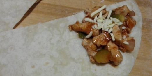 小侄儿来家里,给他们做了这道菜,刚上桌,儿子和他抢着吃