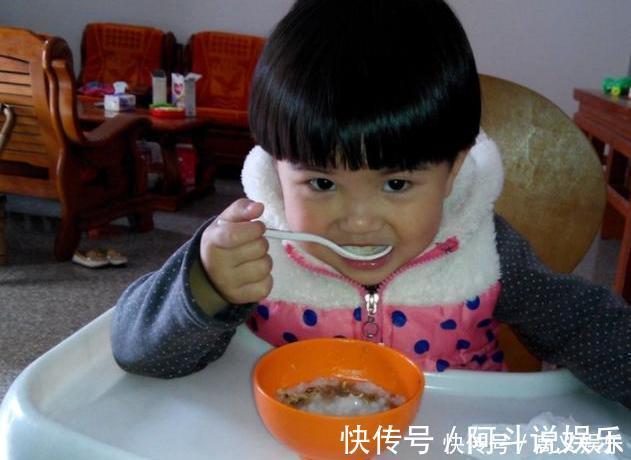 睡眠|孩子睡觉前,这5种食物可以常吃一点,帮助睡眠,有助于长个!