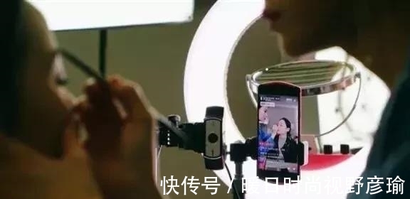 主播|直播两小时，销售3个亿，服装工厂的“春天”来了