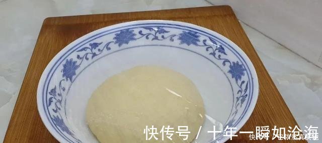 创意|1斤红豆,3勺面粉,擀一擀烙一烙,做出创意烧饼,比面包香甜好吃!
