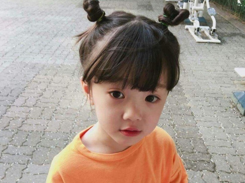 幼儿园老师|看到幼儿园老师给孩子扎的头发,宝妈心疼极了,怒斥太不负责了