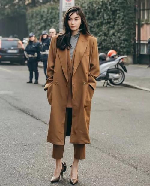 今冬,火了一款裤子叫:毛呢裤,配大衣气质又高级,谁穿谁好看