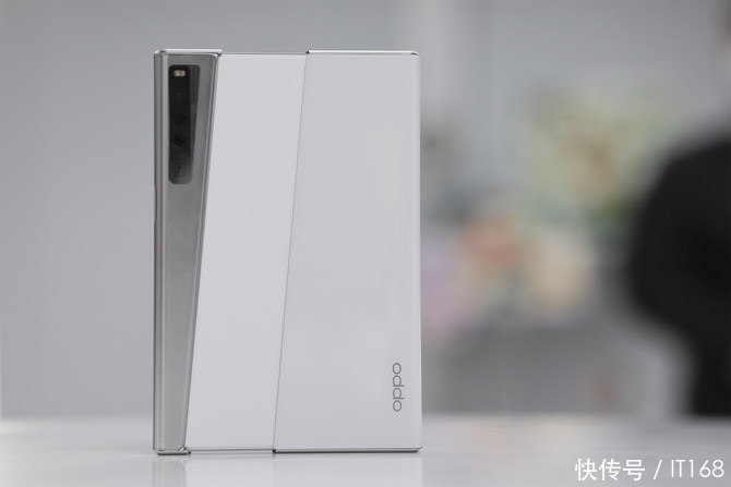 概念|OPPO X 2021卷轴屏概念机上手体验：柔性屏手机新形态