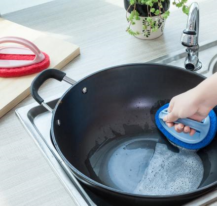 生锈|不管什么锅,买回来都不要直接用,很多人不懂,难怪粘锅还生锈!