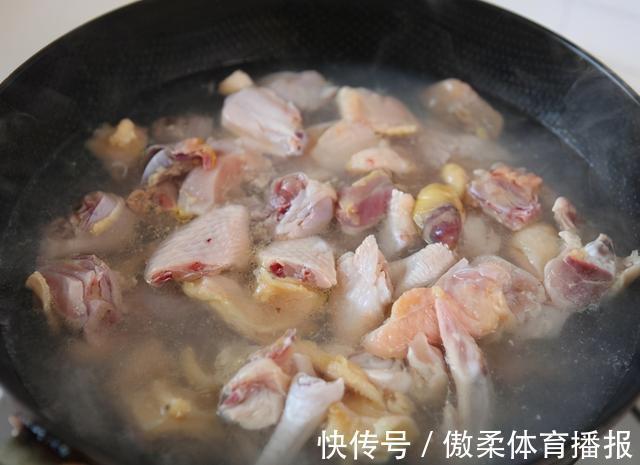 炒鸡块|炒鸡块时,牢牢记住“两泡”,鸡肉更嫩更香,教你正确做法