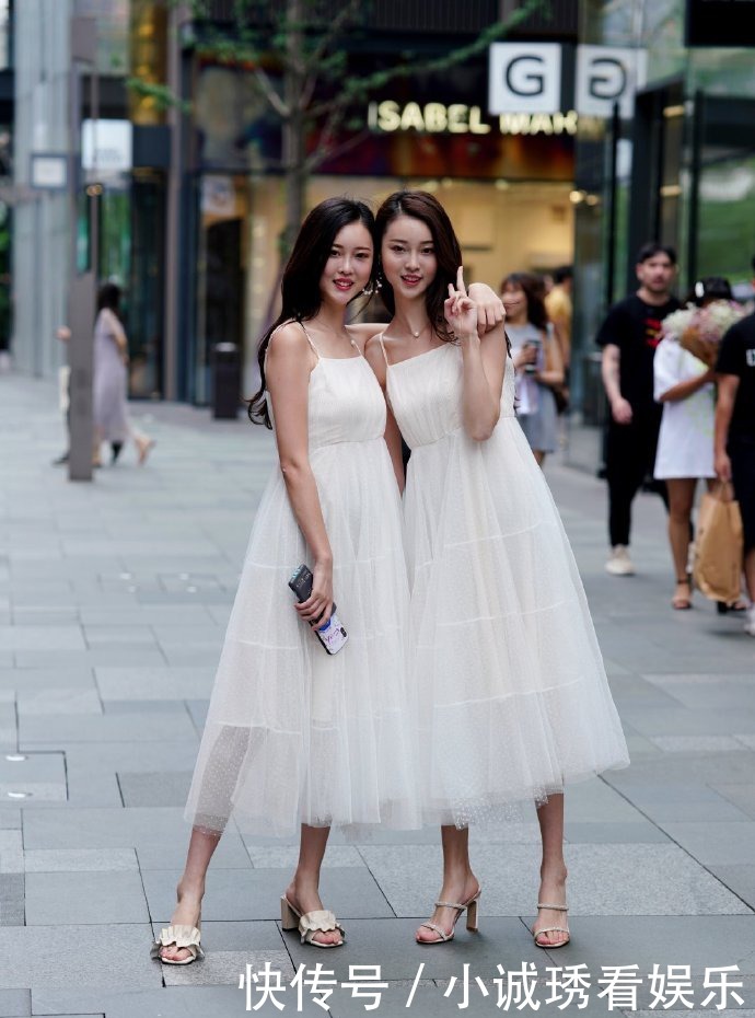 设计|非常出众的一对姐妹花,走在街头真心是太受人关注了