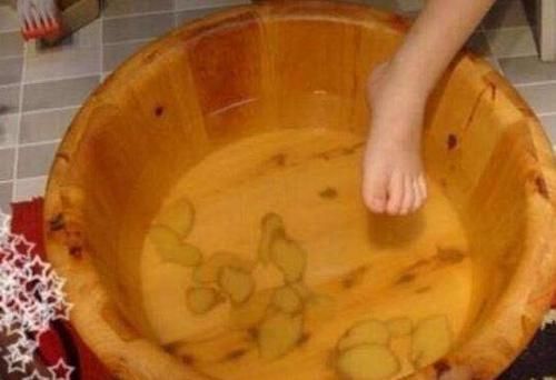 生姜水洗脚有什么好处？泡脚有什么注意事项？这回全清楚了！