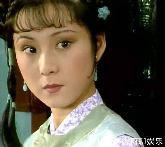 贾宝玉!袭人刚离开怡红院,晴雯就进到贾宝玉的被窝,晴雯的悲剧从此开始