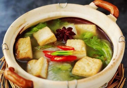 白菜炖豆腐,先炒白菜或者先炖豆腐都错了,学会正确做法,更好吃