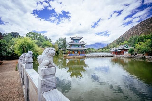 玉龙十三峰|丽江这个景区人少景色美，不收门票成为了丽江绝景