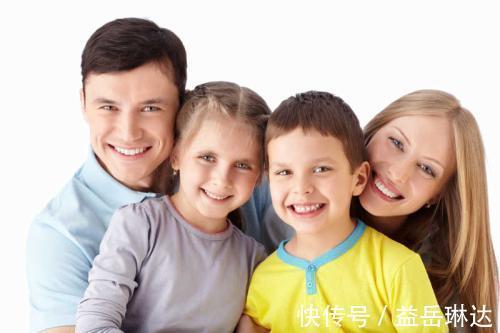 红毯|幼儿园毕业典礼,要求家长走红毯,妈妈:不打扮得花枝招展会丢脸