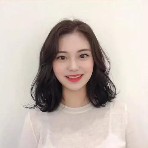 2021年最火的“短发气垫烫”发型，选这5款换上真的很好看