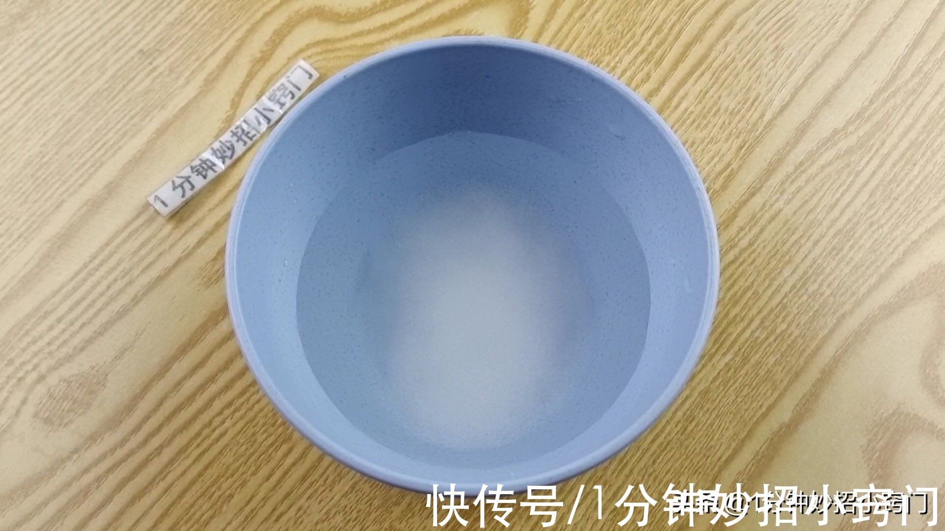 手上扎木刺了不要用针挑，教你一招让刺自己跑出来，非常简单实用