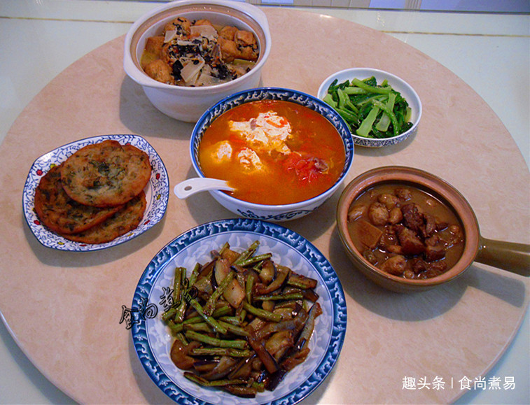 老妈做的五菜一汤,很家常接地气,吃的舒坦,在外花钱也买不到